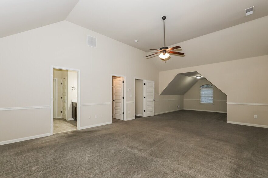 Building Photo - 576 Camano Way