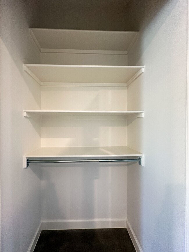 Building Photo - 1716 Rosemary Dr