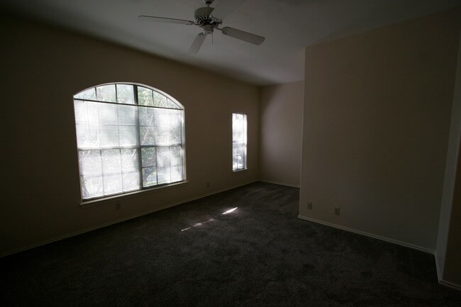 Building Photo - 207 Grandview Pl