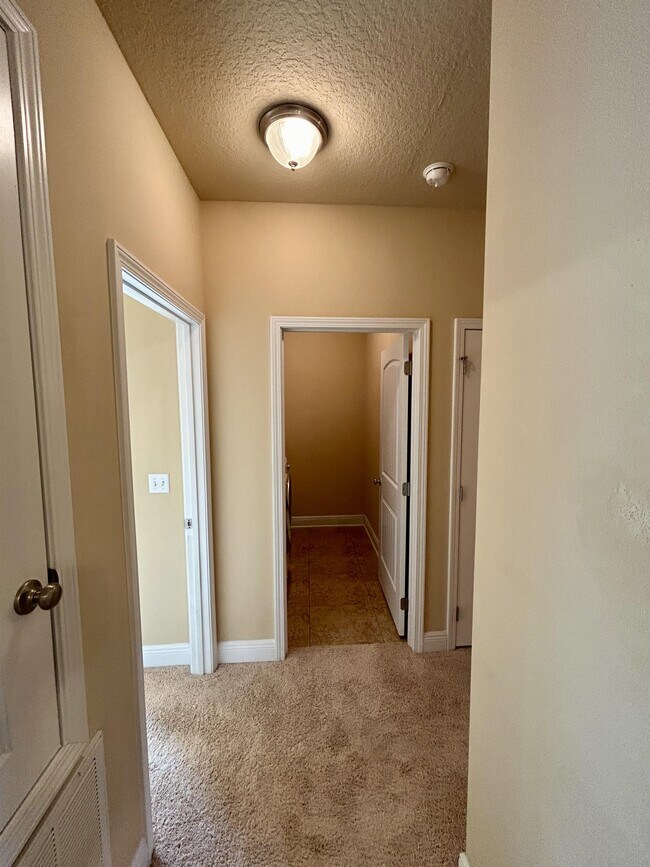 Building Photo - 80 S Knightsbridge Ct