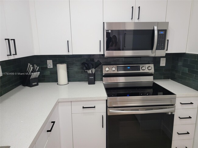Building Photo - 2501 S Ocean Dr