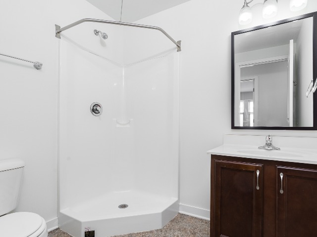 3 Bed / 2 Bath - 1,500 SF - Bathroom - Albion