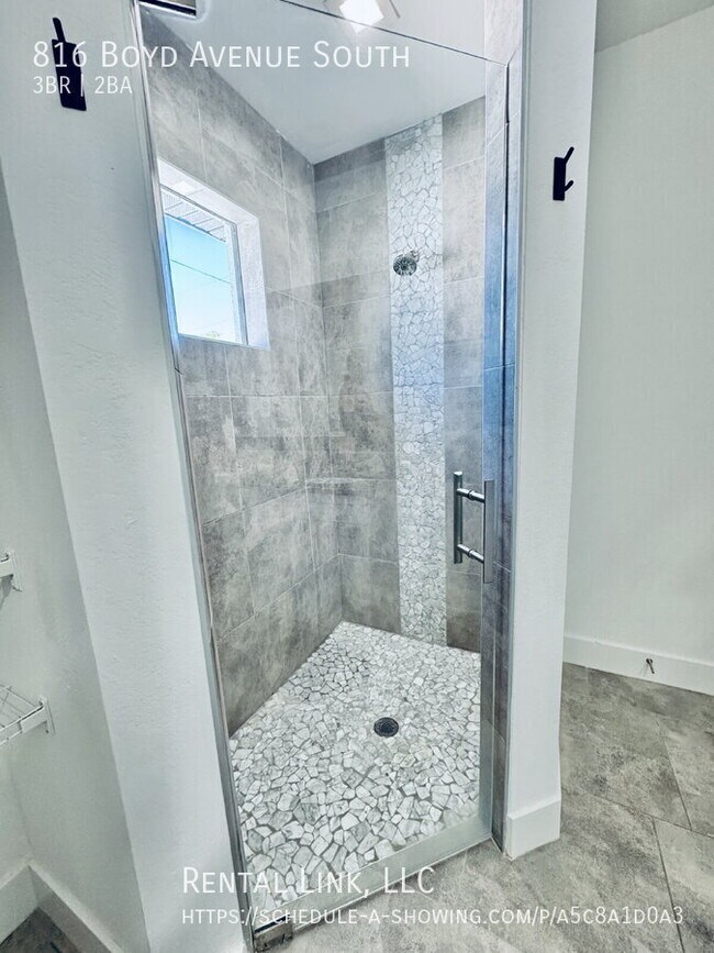 Building Photo - 816 Boyd Ave S