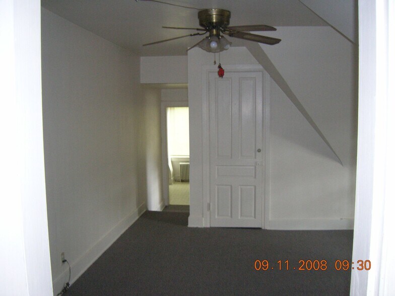 Building Photo - 323 N Hartley St