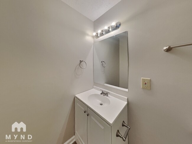 Building Photo - 150 Single Oak Dr