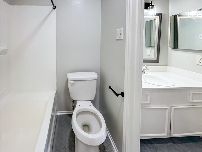 Building Photo - 1715 Moritz Dr