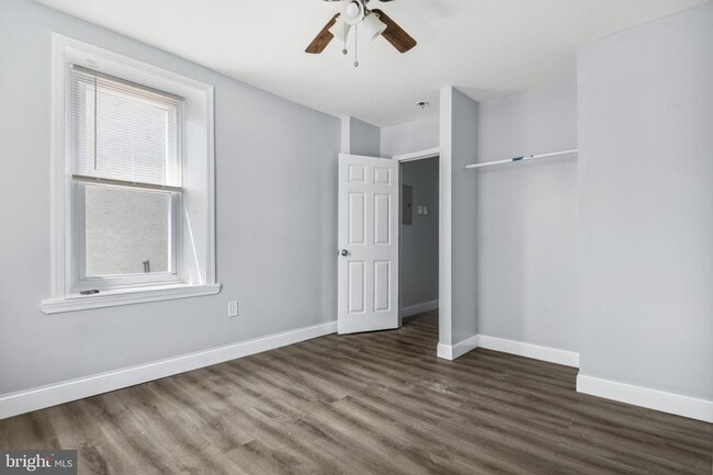 Building Photo - 171 E Sharpnack St