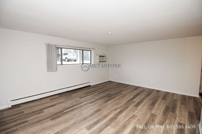 Building Photo - 308 S Lewis Ave