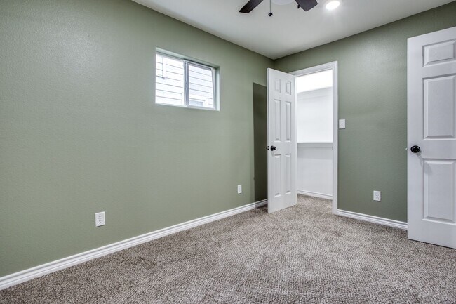 Building Photo - Beautifully Remodeled 3-1 in Sherman! Fridge, Washer and Dryer Included!
