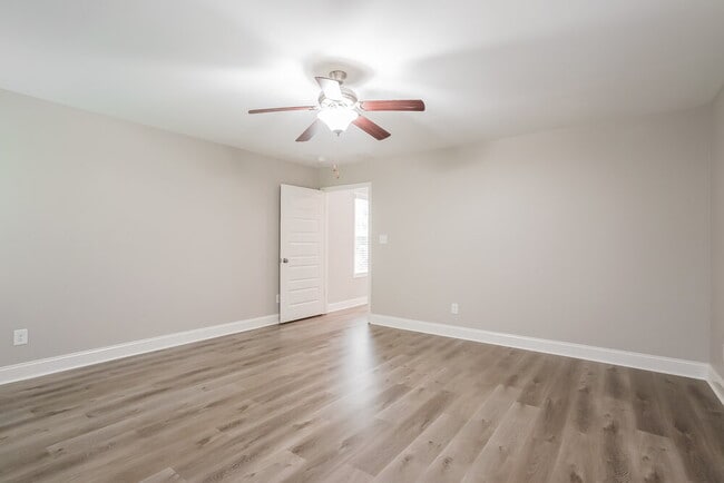 Building Photo - 100 Alcock Ln