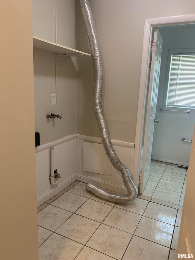 Building Photo - 6411 N Randwick Rd