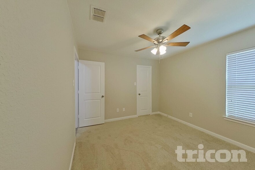 Building Photo - 1214 Cres View Dr