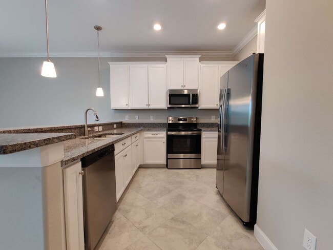 Building Photo - 23264 Willow Glen Way