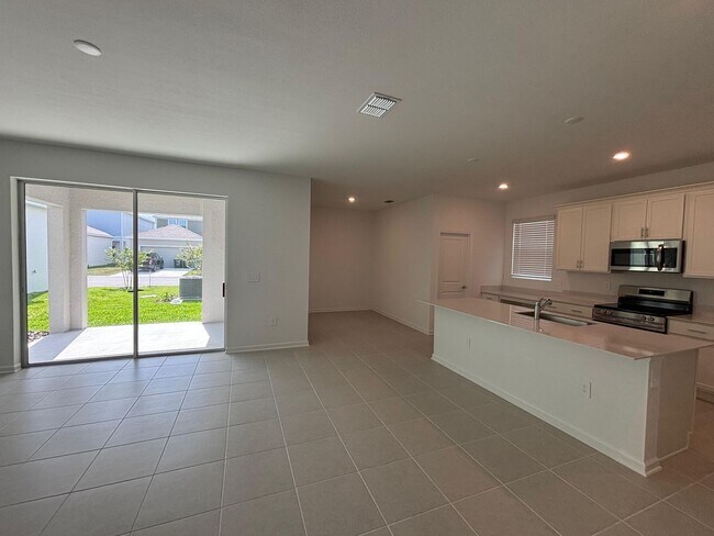 Building Photo - 6073 Meditation Dr