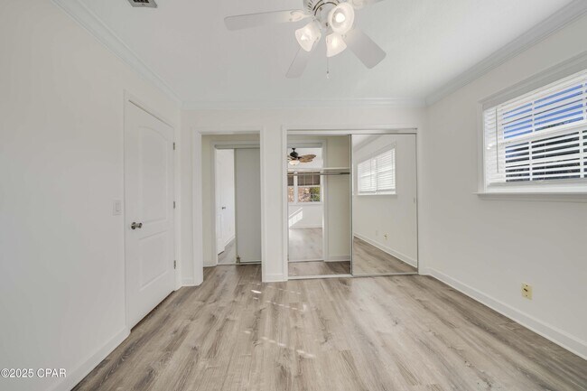 Building Photo - 205 Sunset Ln