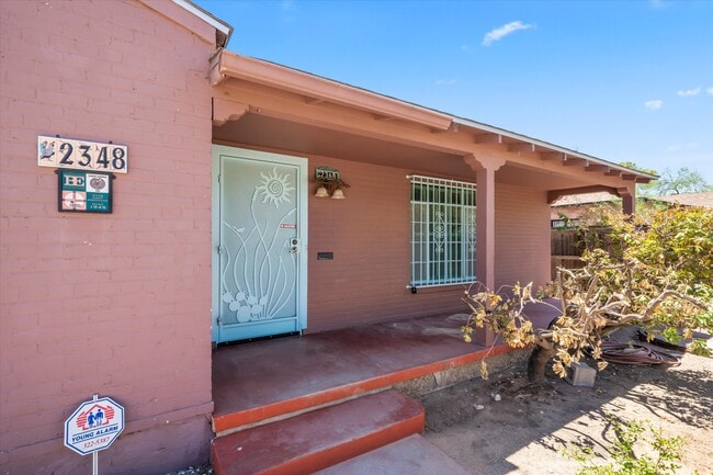 Building Photo - 2348 E Drachman St