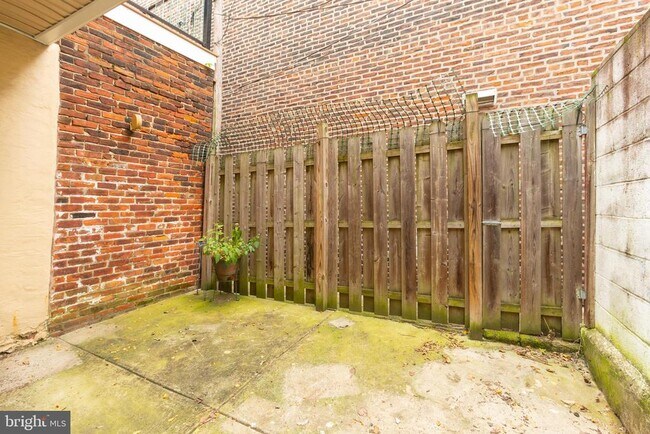 Building Photo - 2719 Folsom St