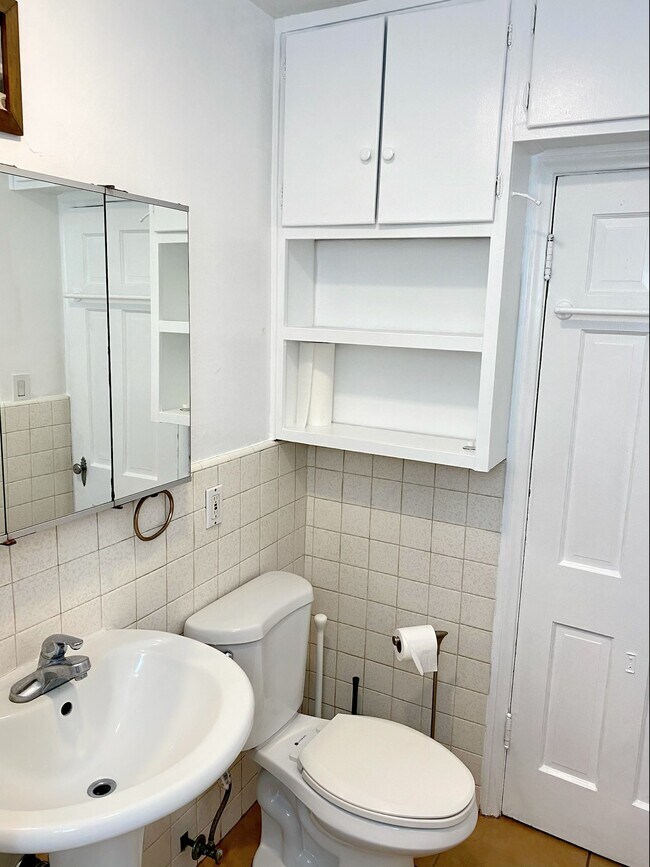 Building Photo - 108 Witmer St