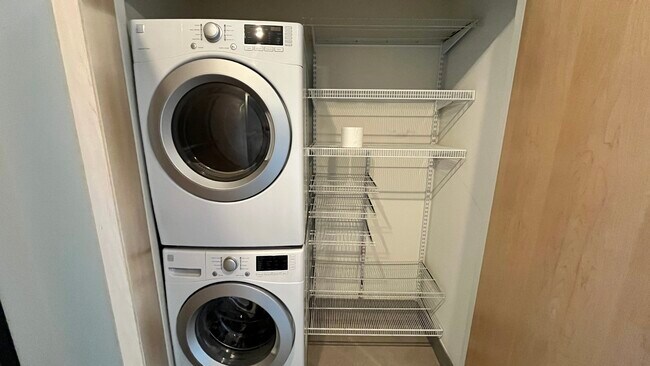 Building Photo - 1133 14th St NW