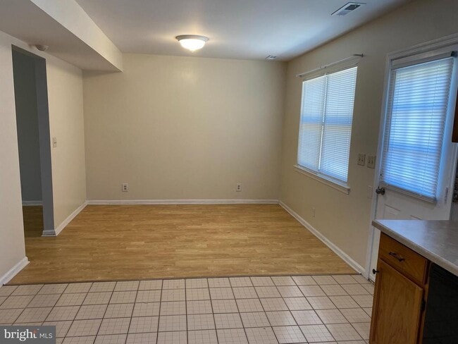 Building Photo - 104 Duet Dr