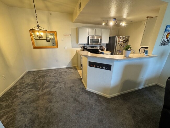Building Photo - Maintenance Free Englewood Condo