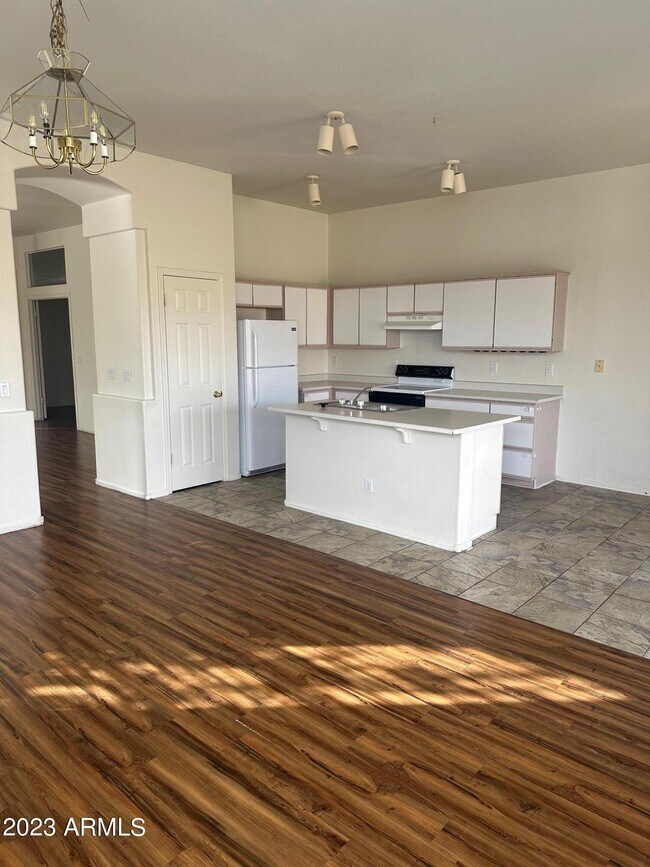Building Photo - 2613 S 157th Dr