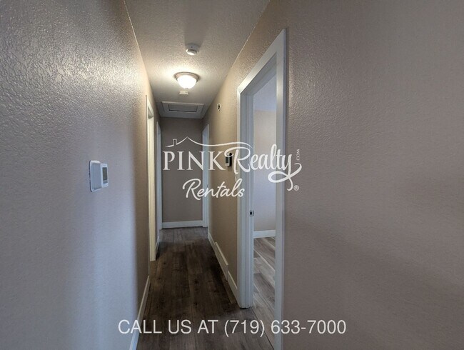 Building Photo - 2545 Lelaray St