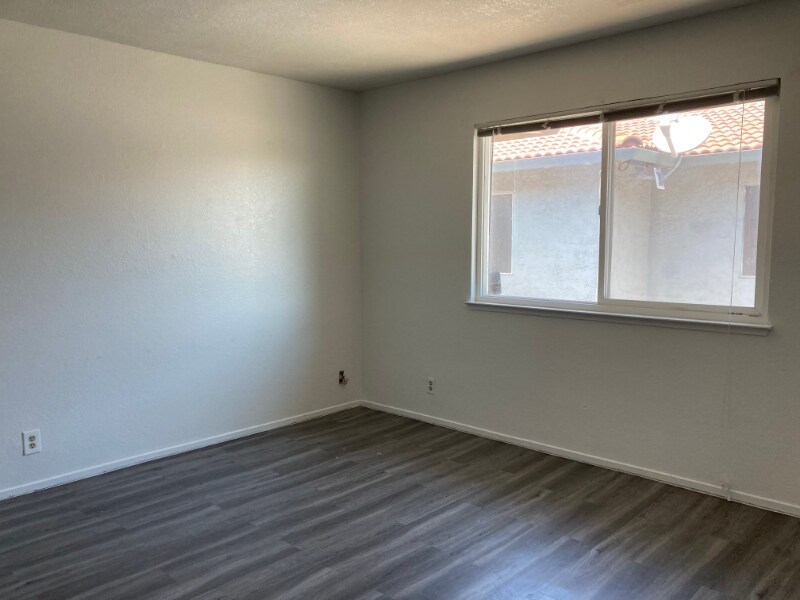 Building Photo - 1518 Moorpark Ave