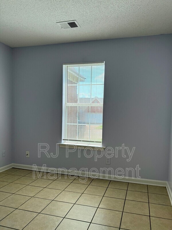 Building Photo - 5353 Farm Ridge Dr