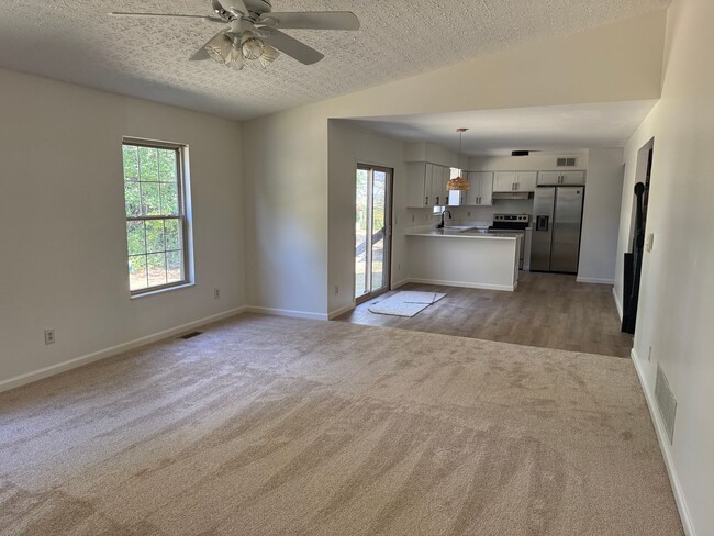 Building Photo - 4 Bedroom, 2.5 Bathroom Single Family Home...