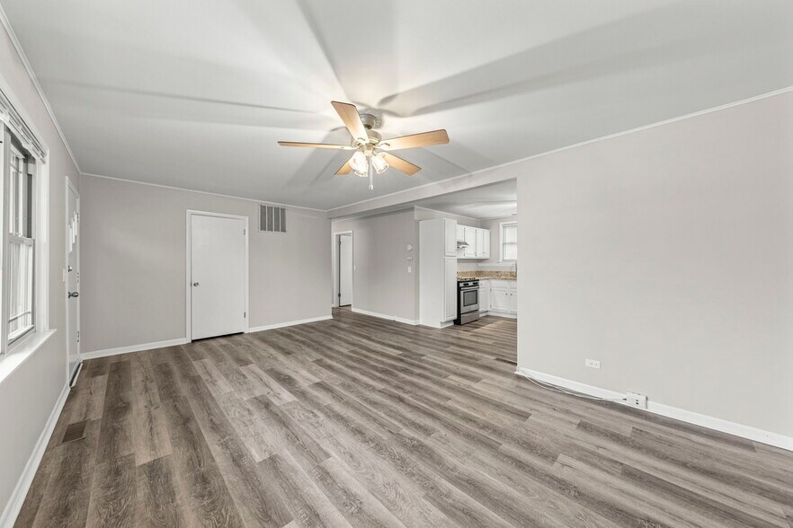 Building Photo - 5441 Benton Ave