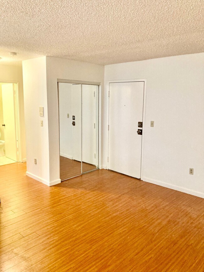 Building Photo - 18530 Hatteras St