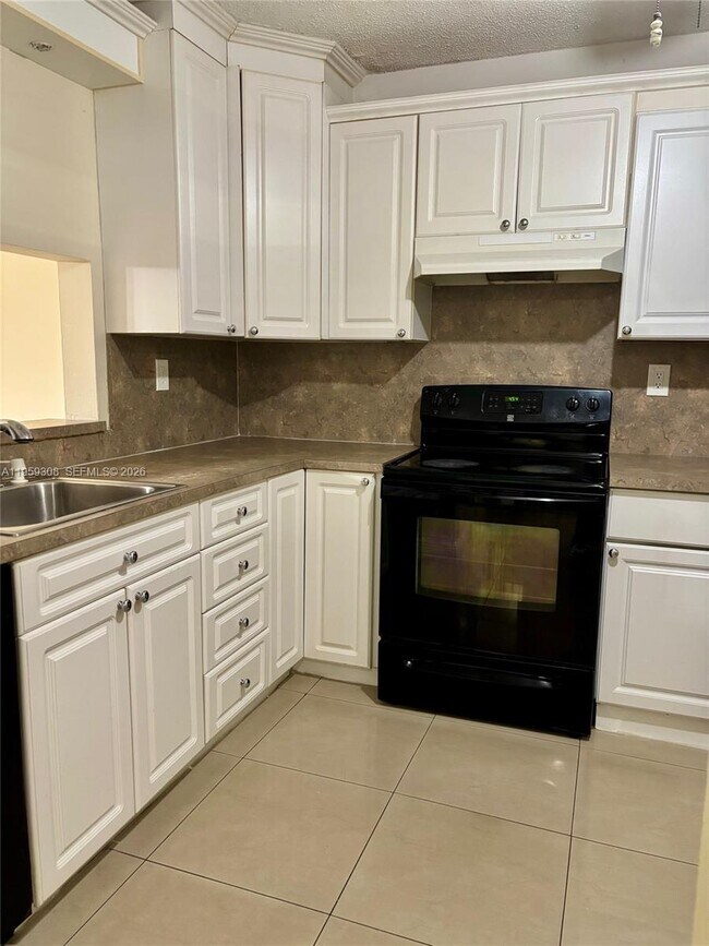 Building Photo - 1800 SW 81st Ave