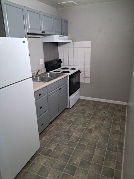 Building Photo - 1931 Clinton St