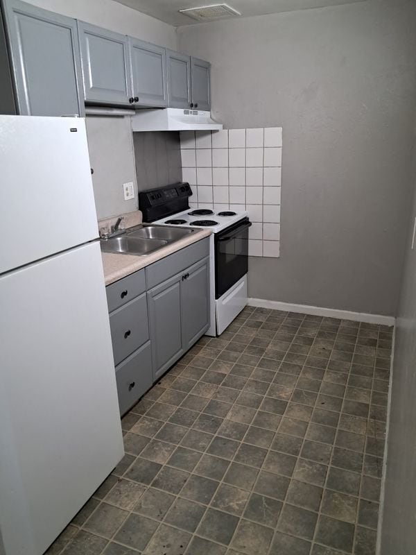 Building Photo - 1931 Clinton St