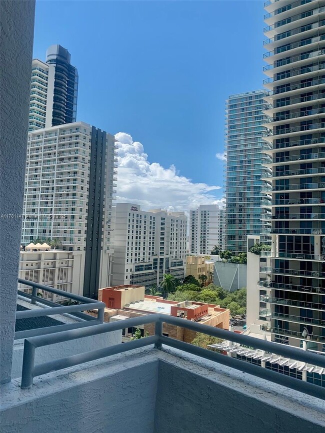 Building Photo - 1050 Brickell Ave
