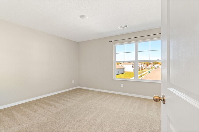 Building Photo - Now Leasing! Comfortable Family Home on Ke...