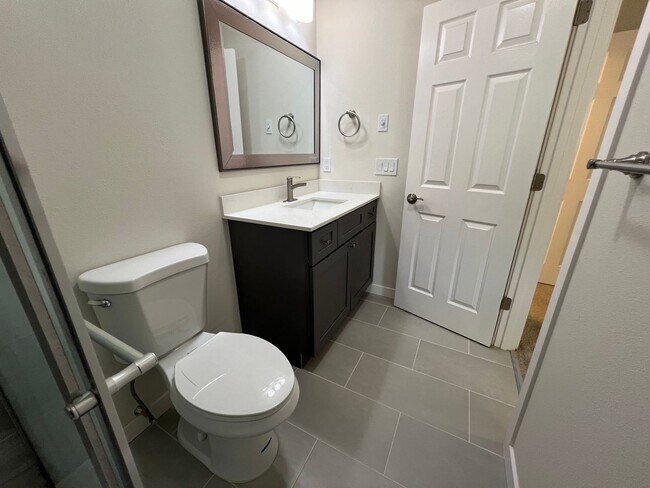Building Photo - Recently Renovated Spacious Rambler with M...