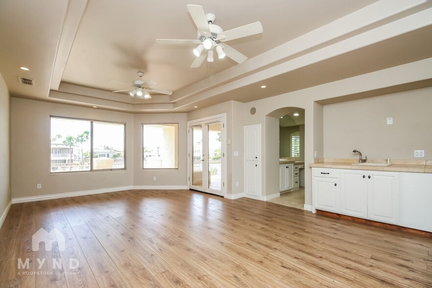 Building Photo - 1501 E Treasure Cove Dr