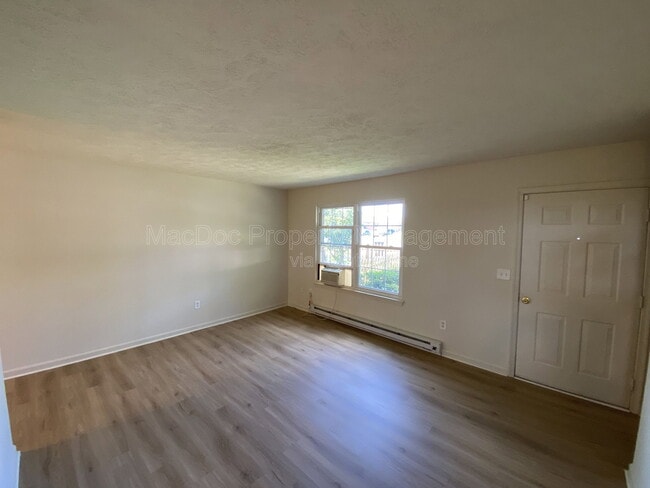 Building Photo - 624 Highview Ct