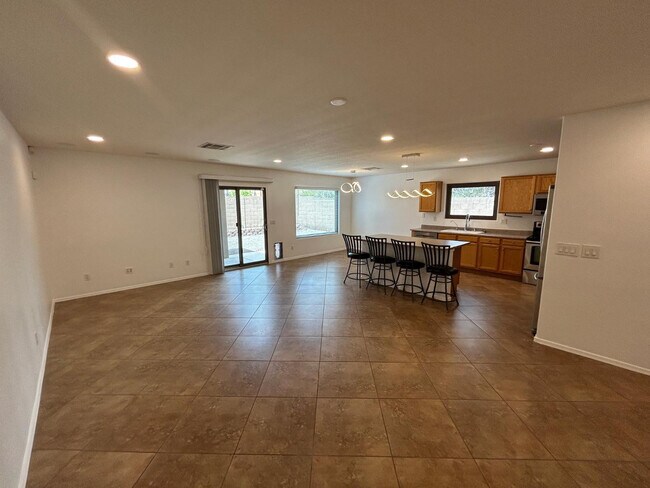 Building Photo - 3126 W Zachary Dr