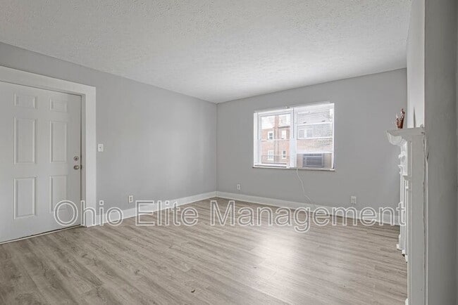 Building Photo - 987 Lilley Ave