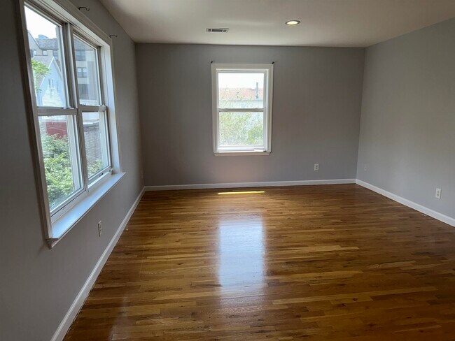 Building Photo - 2024 Grand Ave