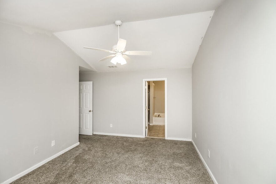 Building Photo - 713 Celeste Ln