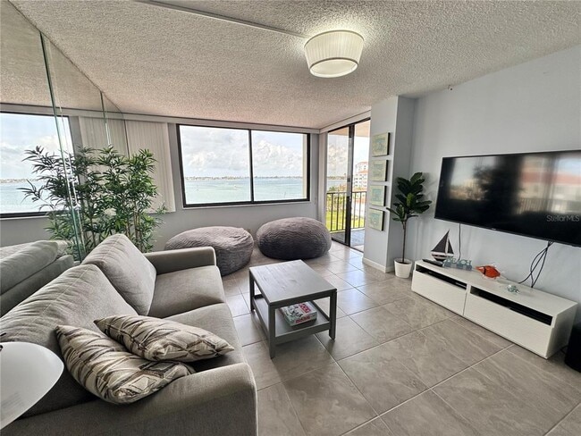 Building Photo - 6361 Bahia Del Mar Blvd S