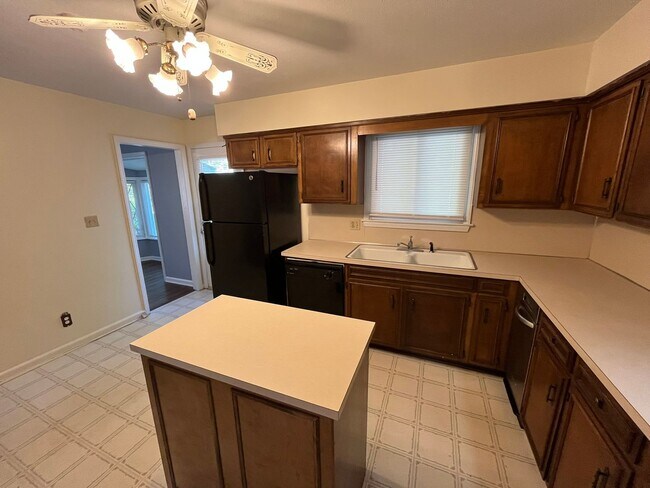 Building Photo - Great Family Home, Located off of Moon Road. Must See!!