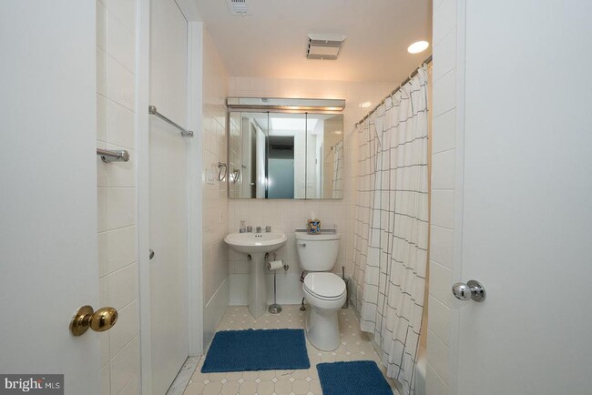 Building Photo - 39 Fairview Rd