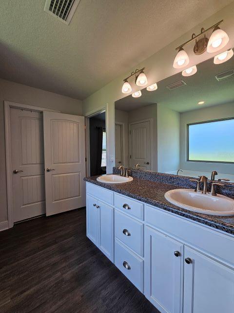 Building Photo - 5787 Dogwood Dr E