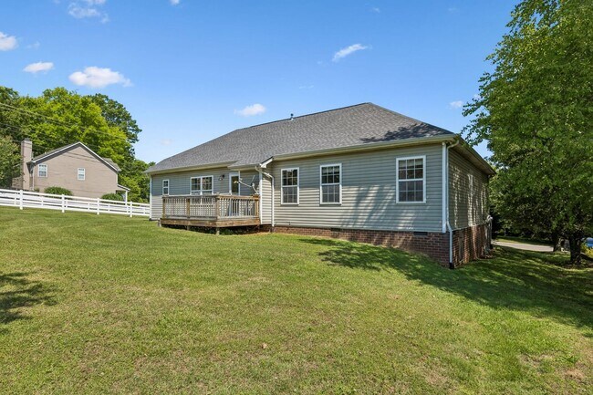 Building Photo - 2601 Danbury Cir