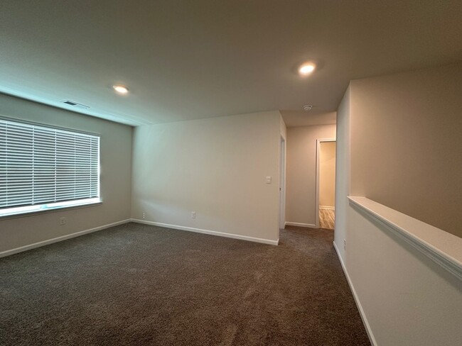 Building Photo - Brand New Home